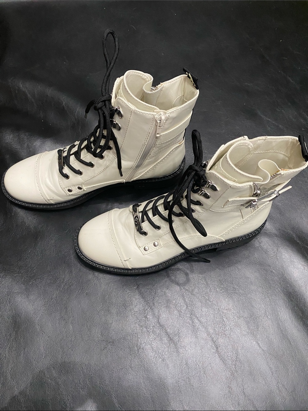 GBG GRACEN Women’s Size 8.5 Cream Lace-Up Combat Boots Pre-owned